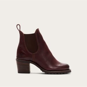 Sabrina Chelsea. Burgandy 8.5